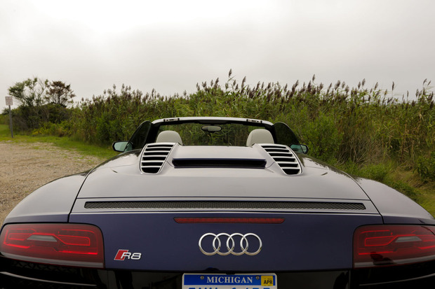 AUDI_R8_1.jpg