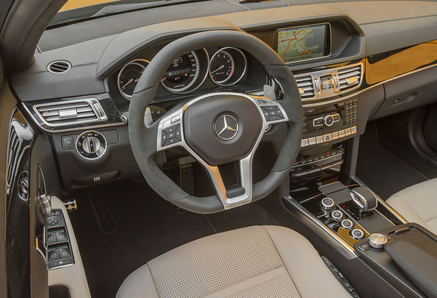 E63AMG_S-wagon-interior.jpg