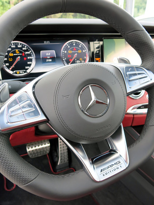 mb-s63-amg-s-class-int-a.jpg