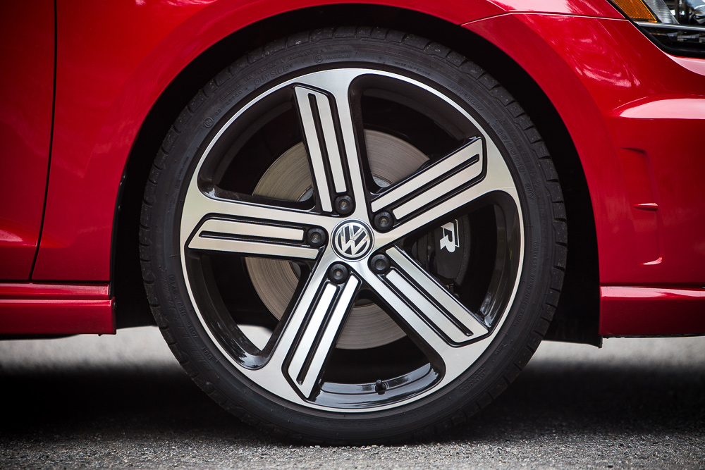VW-Golf-R-8.jpg