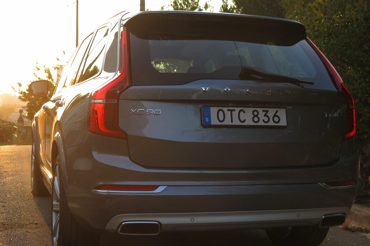 volvo-2015-xc90-ext-rear.jpg