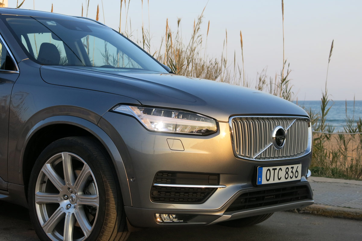 volvo-2015-xc90-exterior-alt.jpg