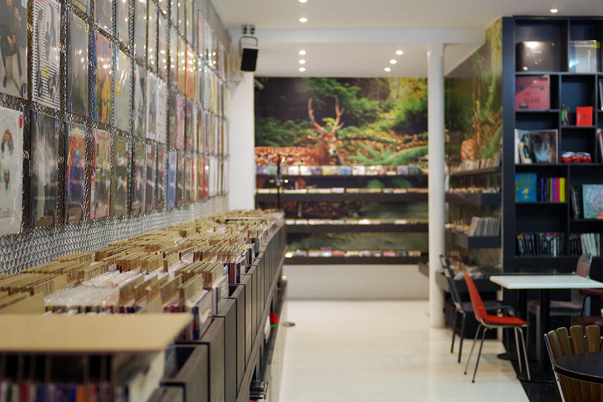 walrus-paris-vinyl-cafe-cool-hunting.jpg