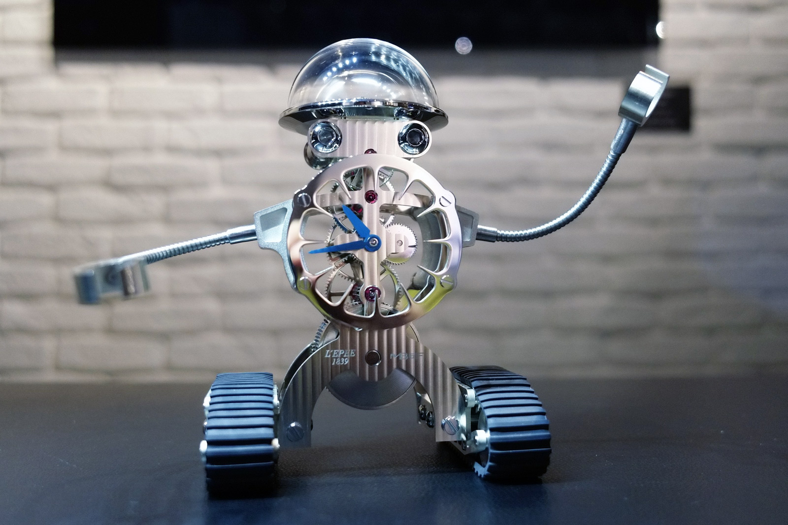 MB&F's Sherman Robot Desk Clock - COOL HUNTING®