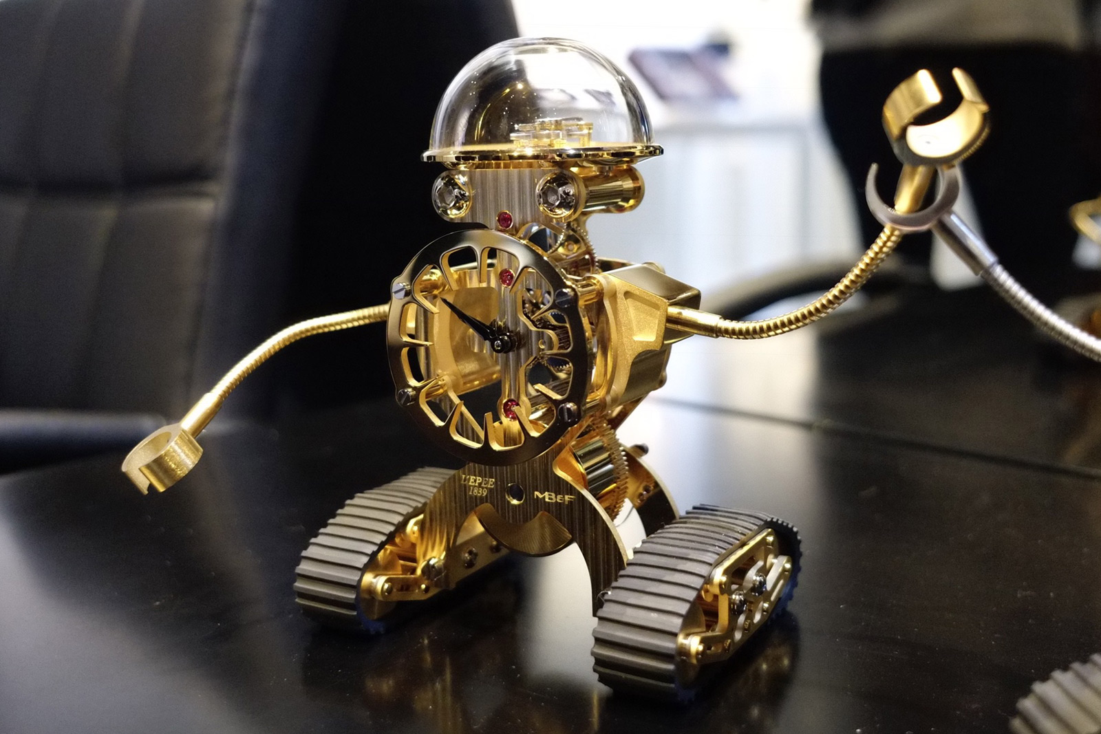 MB&F's Sherman Robot Desk Clock - COOL HUNTING®