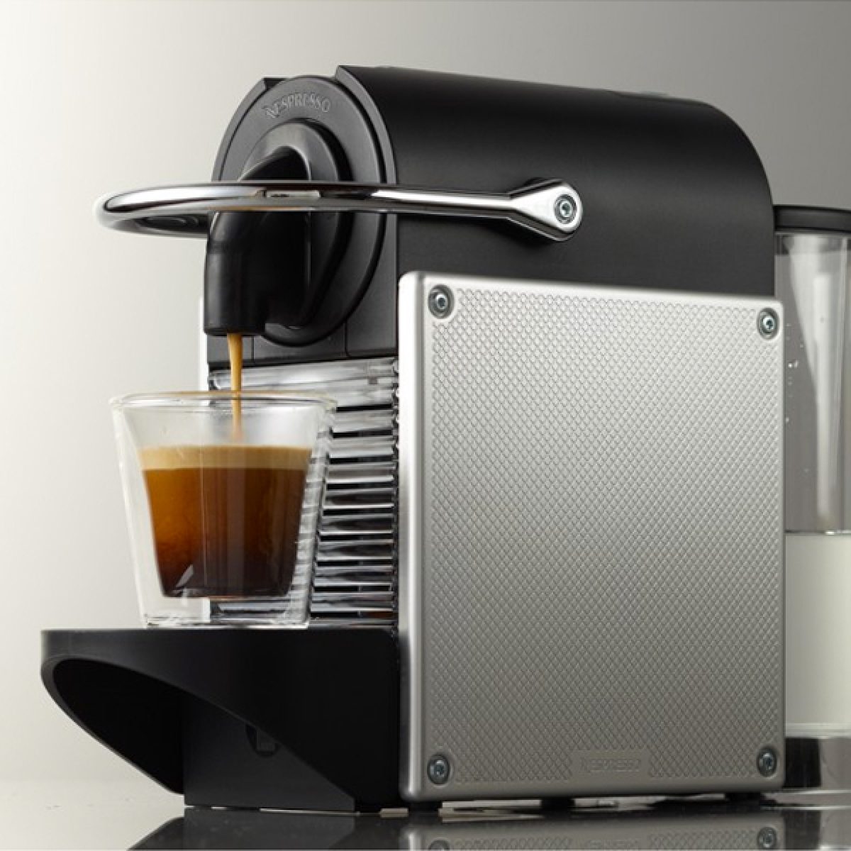 Кофемашина 5 элемент. Кофемашина Delonghi en 125 s Silver Nespresso, серебристо-черный. Стимер кофемашина.