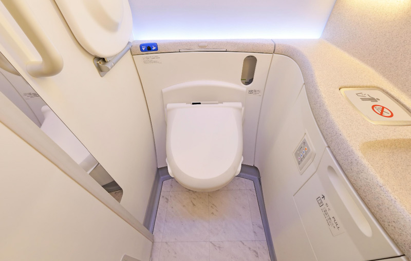 JAL-Washlet1.jpg