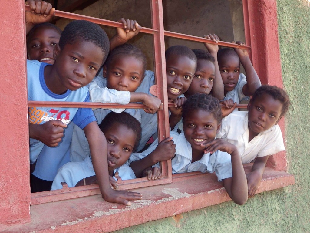 mfuwe-day-school-kids-95834