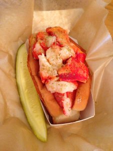word-of-mouth-georgetown-lukes-lobster-roll-107577