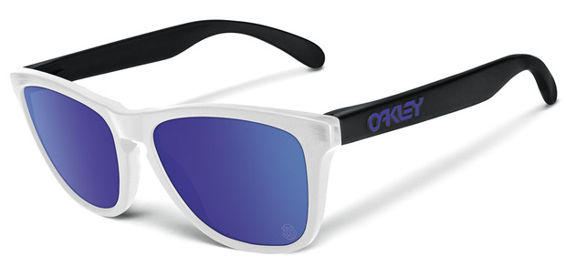 Oakley-Frogskin_Matte_Clear.jpg