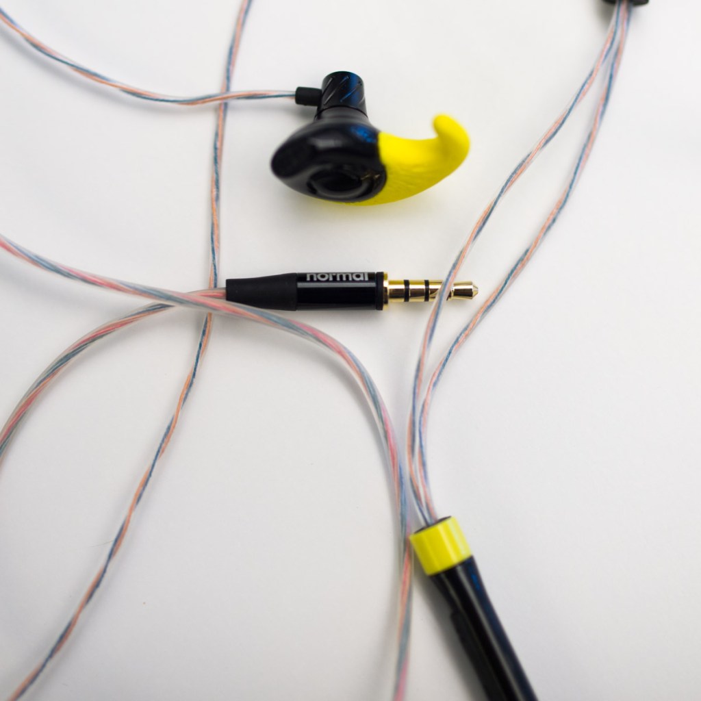 normal-earphones-thumb-130666