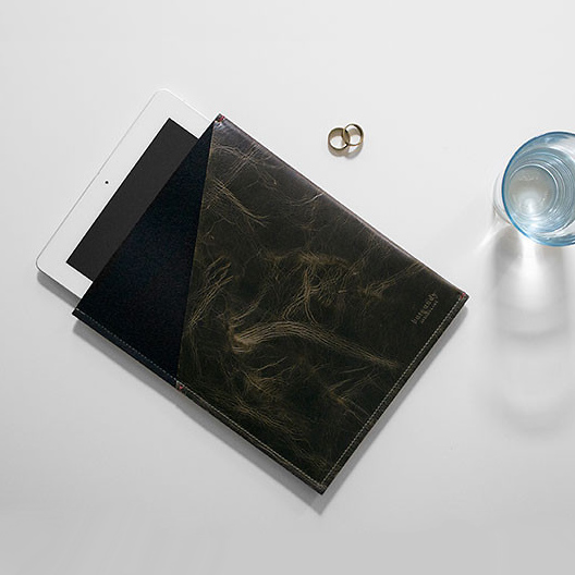 deok-burgundy-assemblage-ipad-case-136315