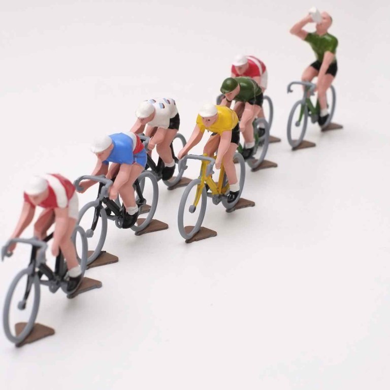 lmnh-peloton-cyclist-figurines-136084