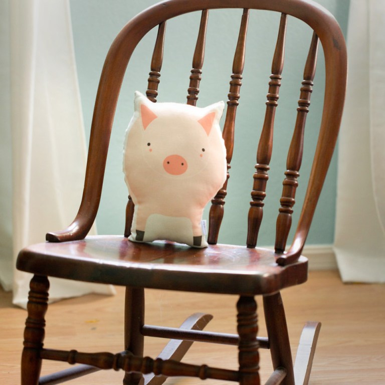 gingiber-pig-pillow-throw-136718