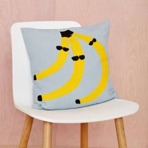 aelfie_oudghiri_cool_bananas_pilow-140974