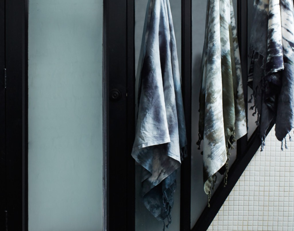 eye_catching_towels_2015_hero-1-142799