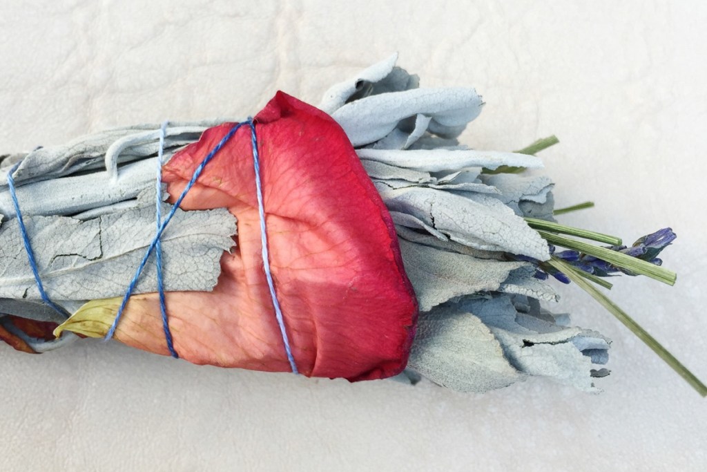 2015_holiday_scents_hero-145912