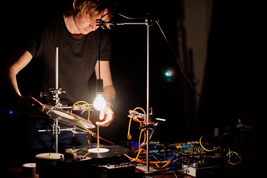 graham-dunning-mechanical-techno-hero-146245