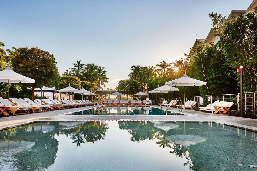 best-of-nautilus-miami-beach-pool-147103
