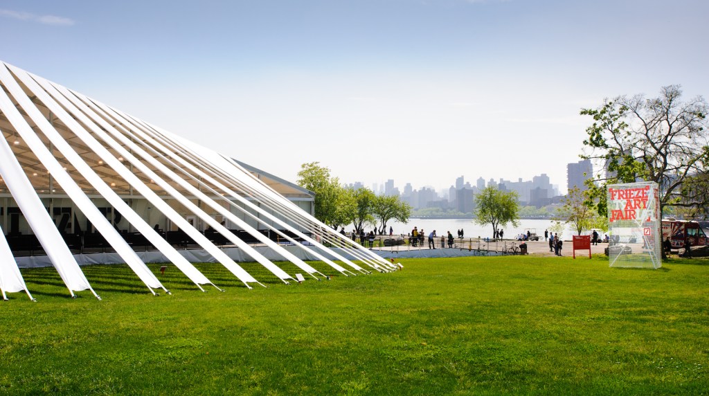 frieze_nyc_tent-147991