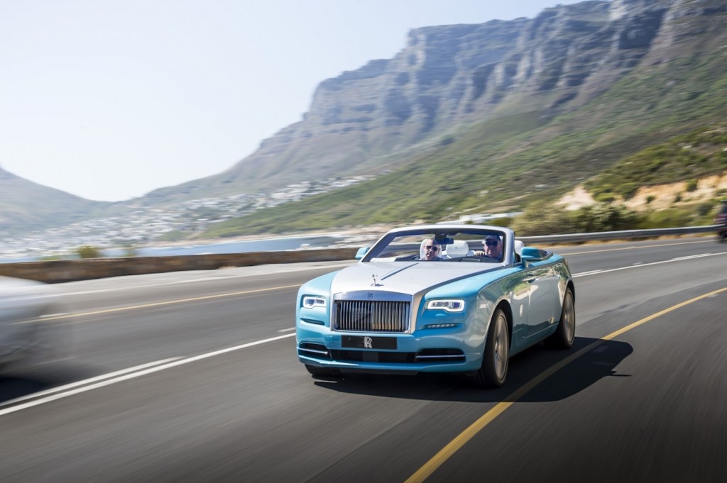 rolls-royce_dawn_driving-148626