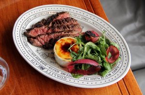 quality-eats-affordable-steak-restaurant-nyc-west-village-148843
