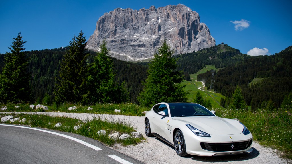 ferrari_gtc4lusso_hero-150854