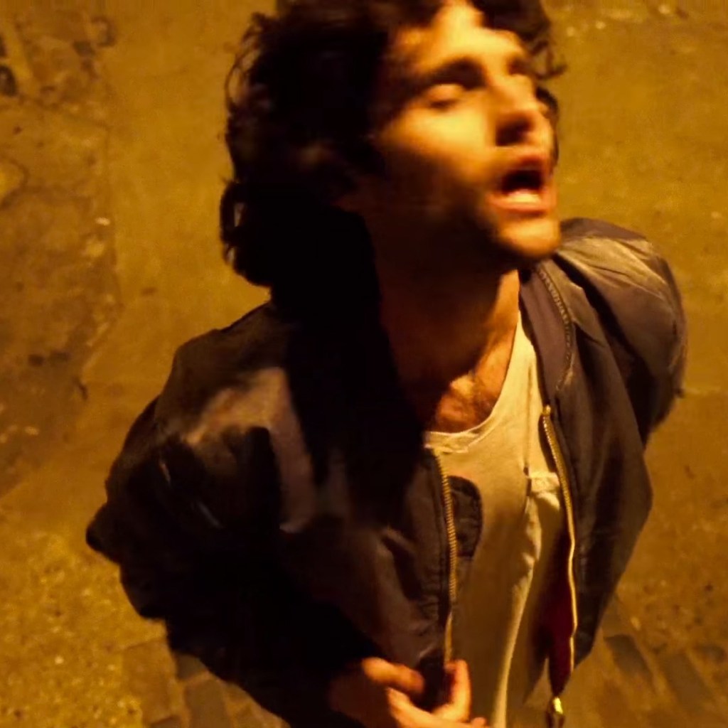 penn-badgley-mothxr-she-cant-tell-150372