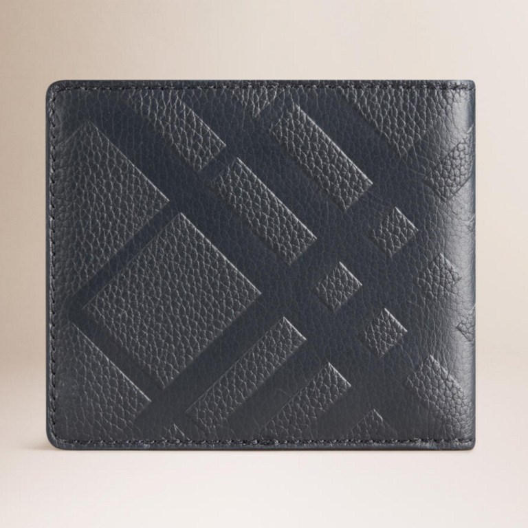 burberry-embossed-wallet-01-150482
