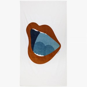 saturdays_beach_towel_mouth-151110