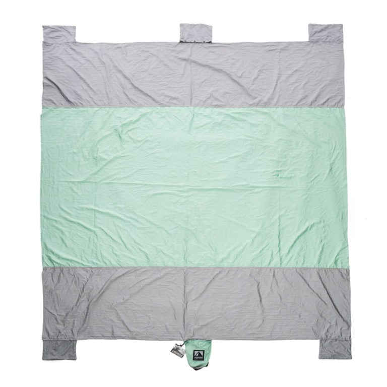 packable_beach_blanket_thumb-151424
