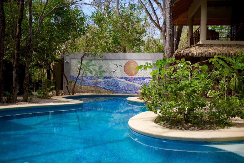 minimal_weekend_essentials_hero-151888