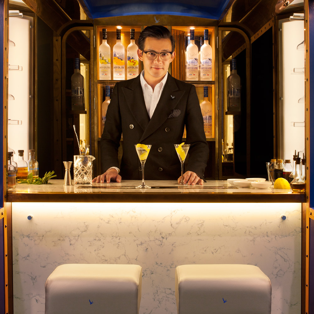 worlds-smallest-martini-bar-thumb-152751