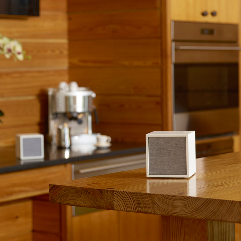 tivoli-audio-cube-wood-kitchen-white-152531