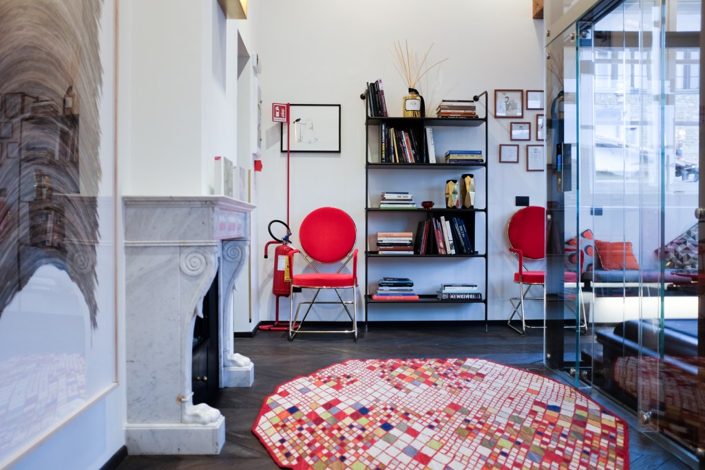 hotel-milu-library-01-153718