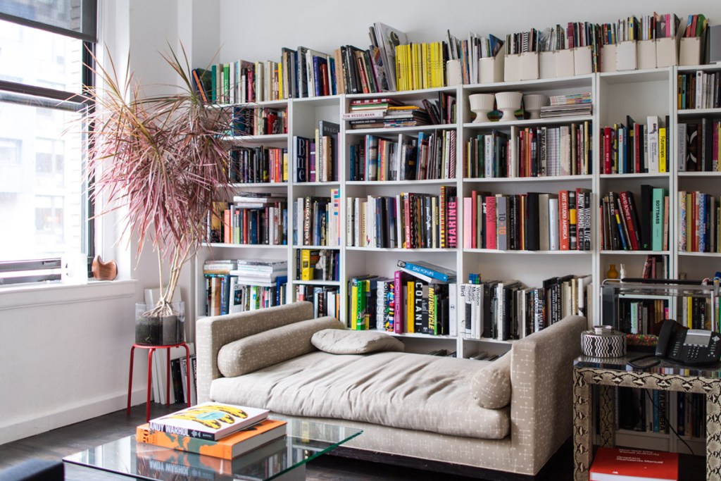 books_gift_guide_hero-153610