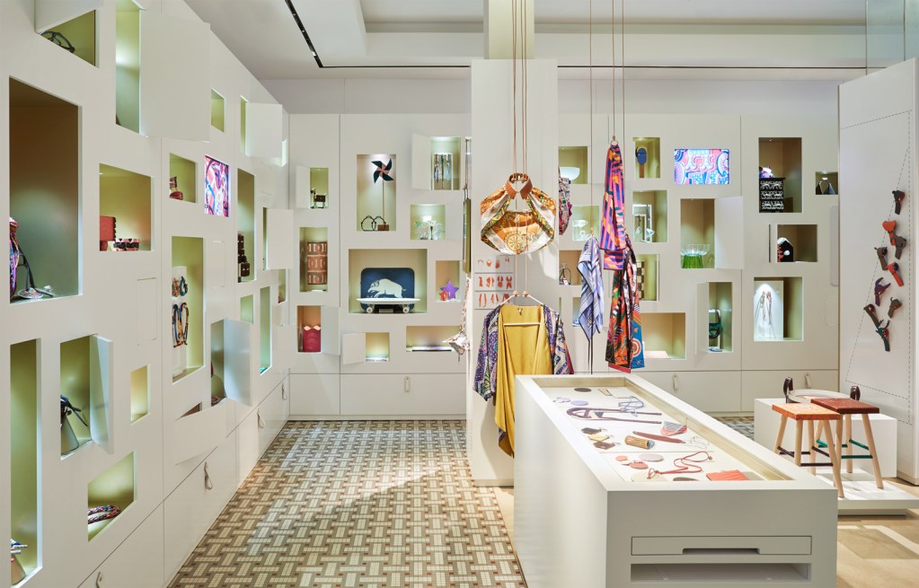 hermes-petit-h-madison-01-154016