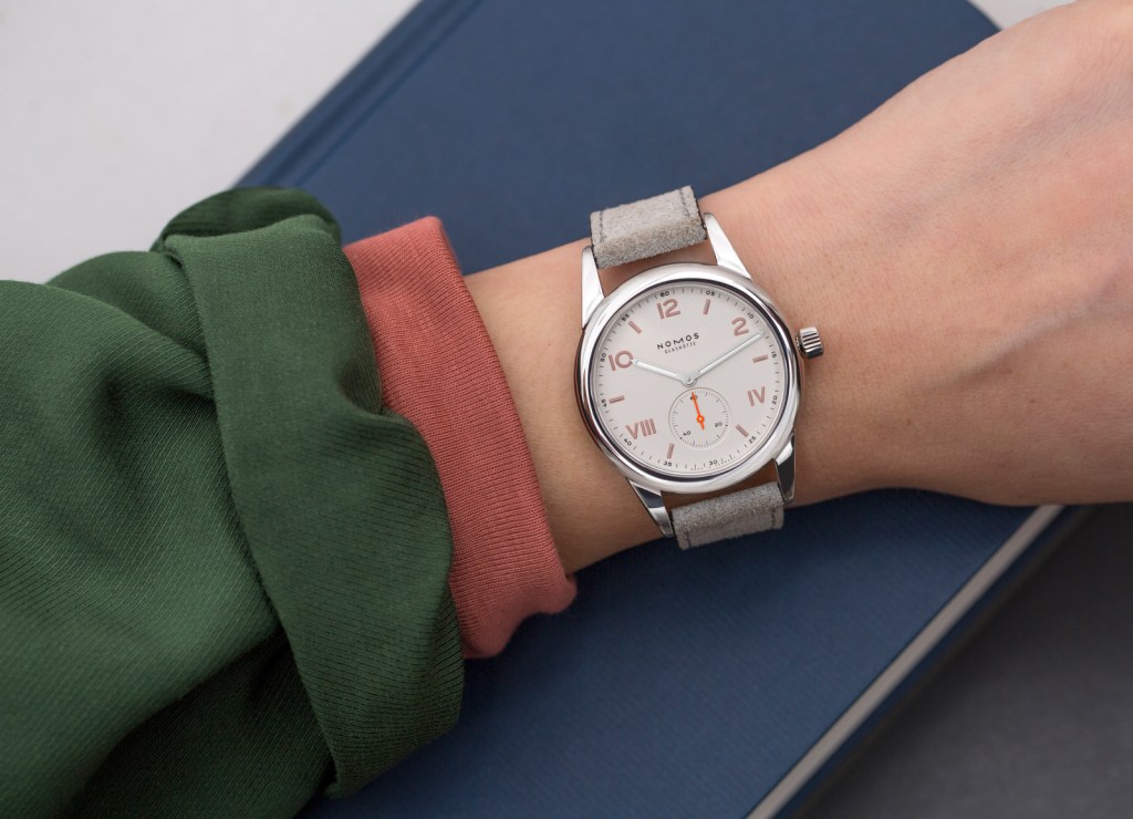nomos-club-campus-wrist-shot-155196