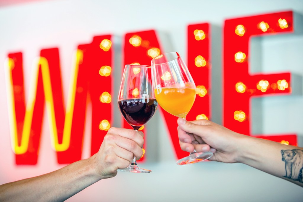 wom_melbourne_wine_bars_hero-155618