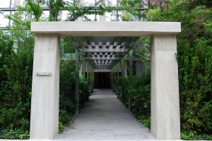 public-hotel-entrance-dbg-156136