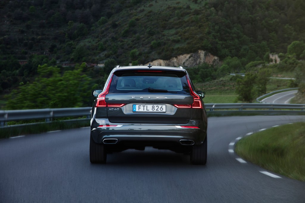 2018_volvo_xc60_hero-156635