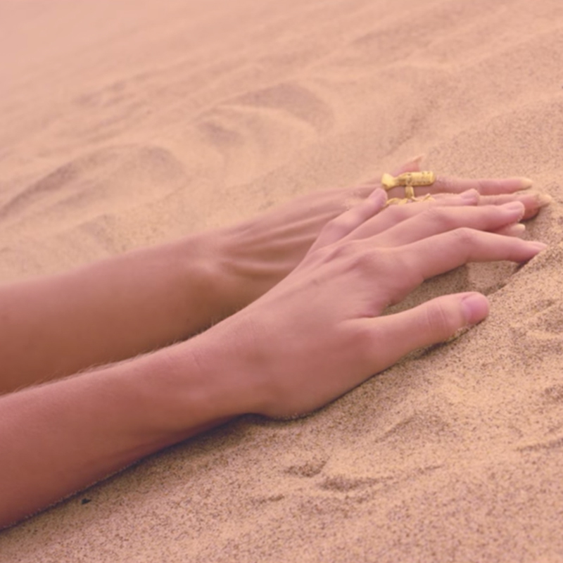 quin_syd_sticky_situation-156945