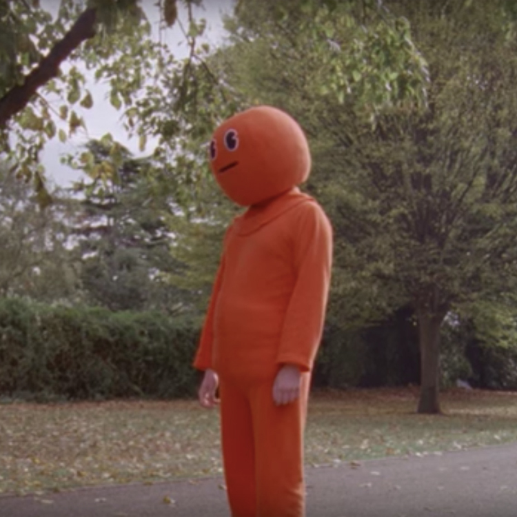 tourist_sleepwalking-158075