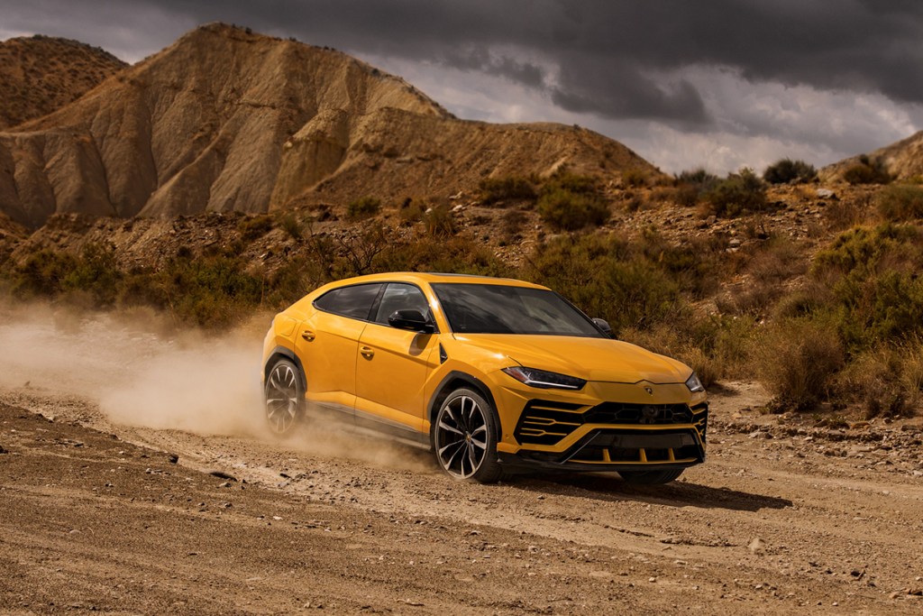 urus_suv_hero-159083