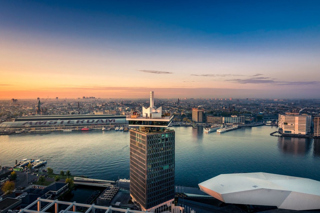 kayak_wom_amsterdam_hero-159474