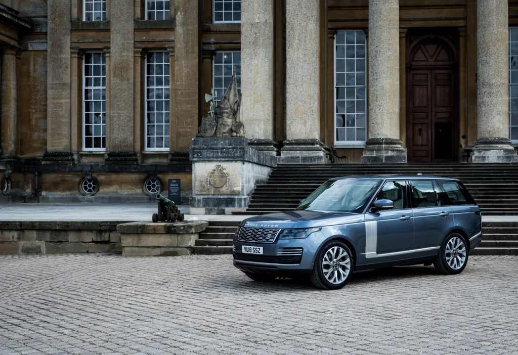 rover-phev-front-3q2-160012