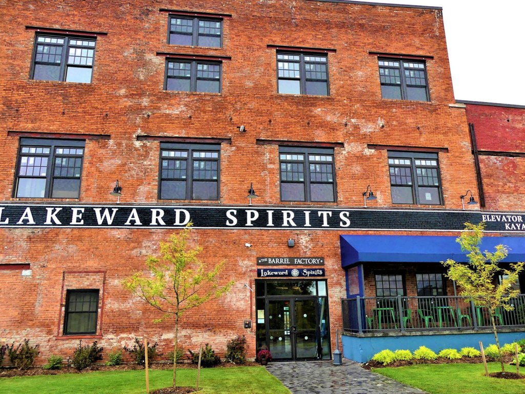 lakeward-spirits-barrel-factory-01-159904