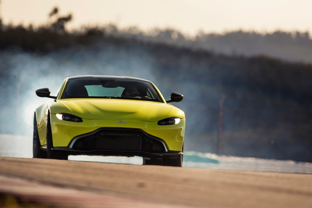 2019_aston_martin_vantage_01-160310
