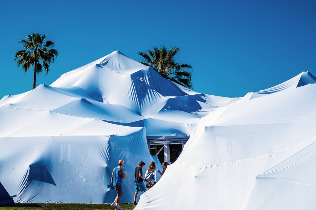 arsham_installation_coachella_2018_hero_new-160245