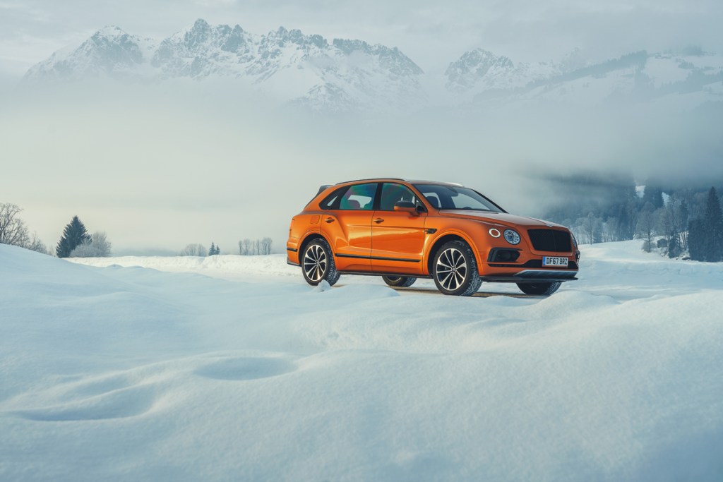2019_bentley_bentayga_v8_01-160571